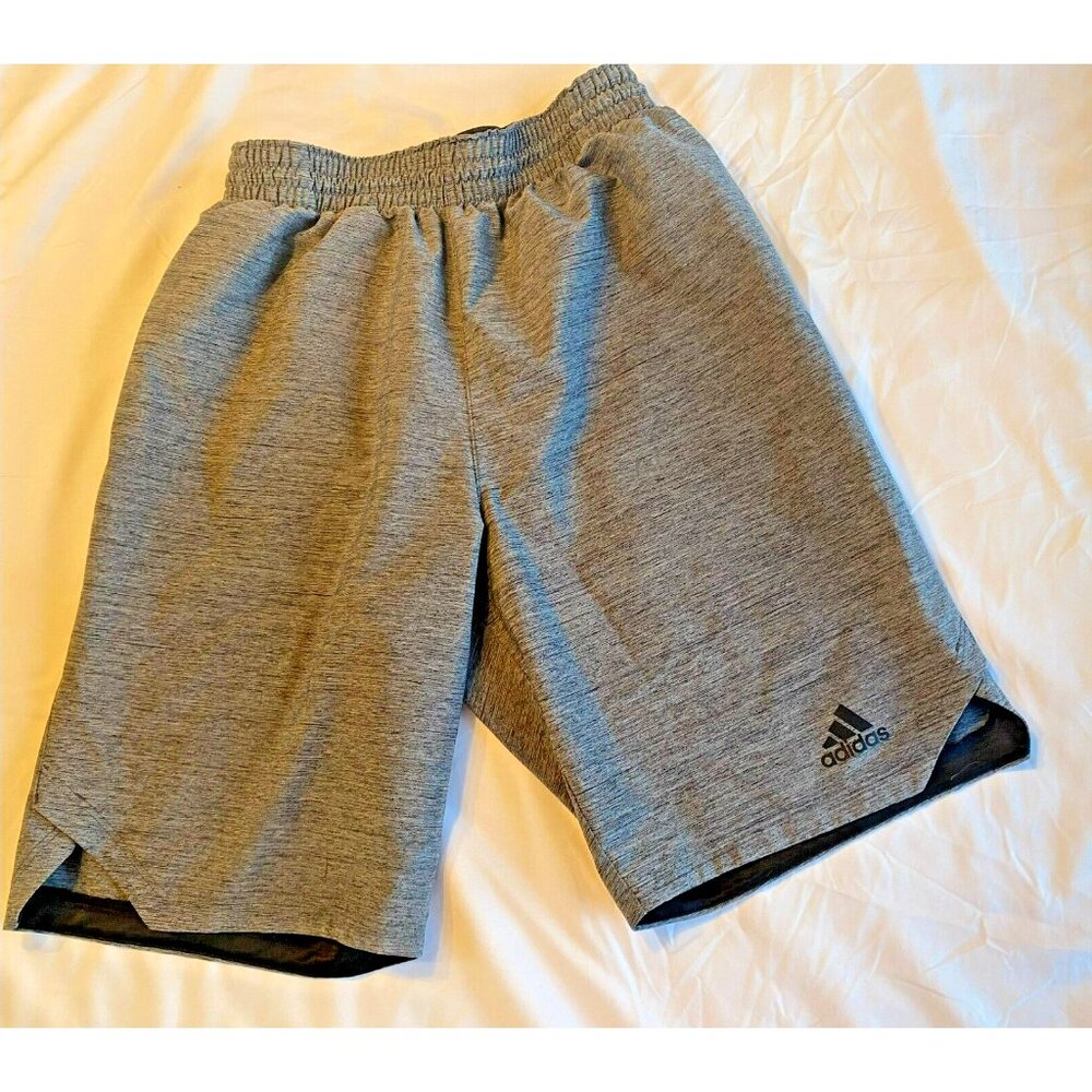ADIDAS MENS GREY TRAINING SHORTS SIZE SMALL